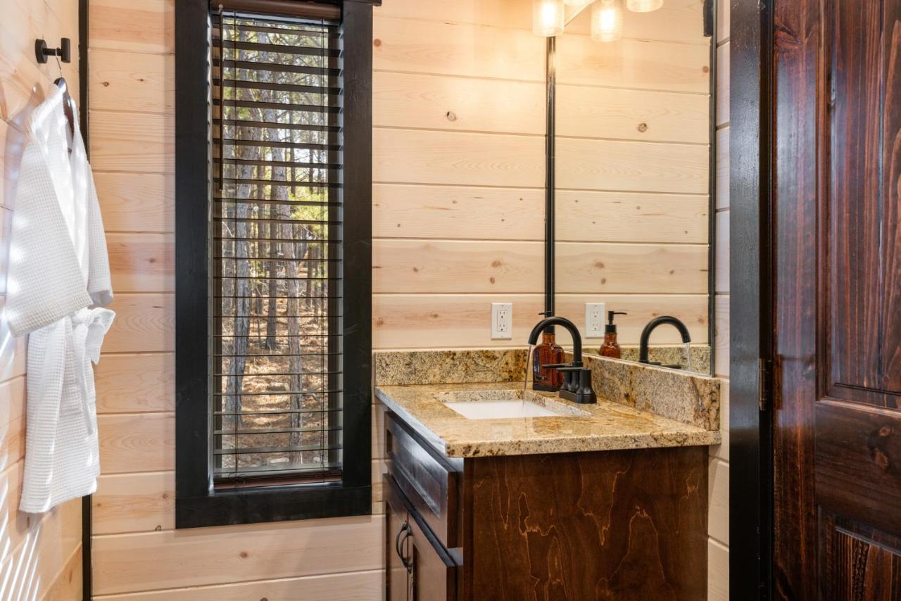 New Luxury Cabin, Hot Tub, Forest Views,Hotel Style Amenities Broken Bow Eksteriør bilde